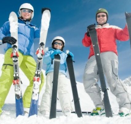 Snowboard and skis in the US online store